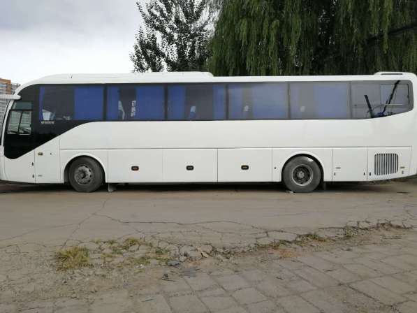 Туристический автобус Yutong в фото 3