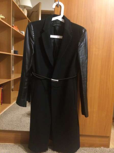Пальто черное с кожаными рукавами, размер S в Москве фото 3