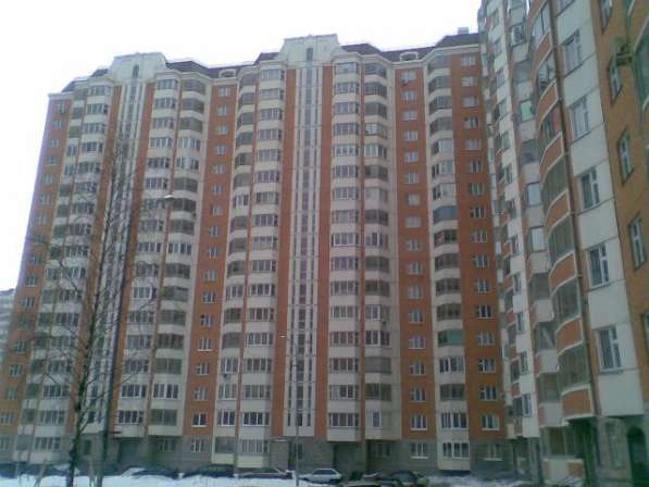 Продам трехкомнатную квартиру в Москве. Этаж 9. Дом панельный. Есть балкон.