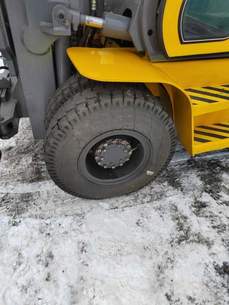 Вилочный погрузчик Komatsu FD70-7 в Омске фото 7