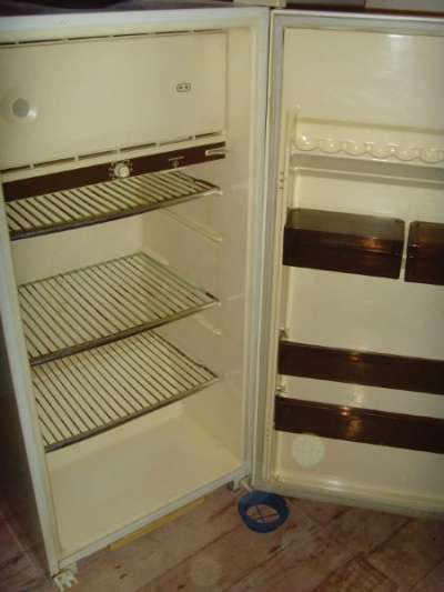 старый холодильник Бирюса