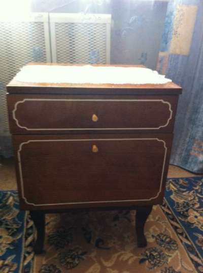 Кровать с прикроватной тумбочкой в Барнауле