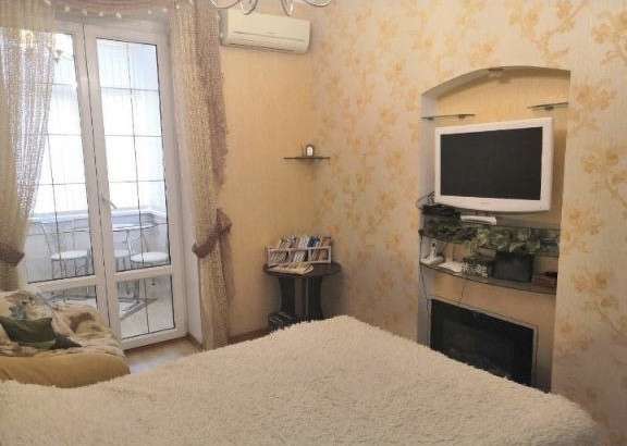Продам 1-комнатную квартиру в центре Ялты 100 метров до моря