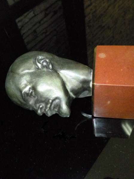 Бюст В. И. Ленина, на постаменте Скульптор   в Москве фото 6