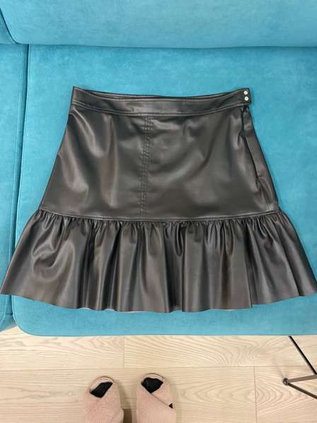 Новая черная юбка под кожу H&M