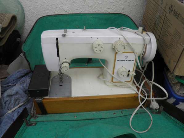 Продаю ручную швейную машинку Чайка 142 М с электроприводом в Анапе фото 3