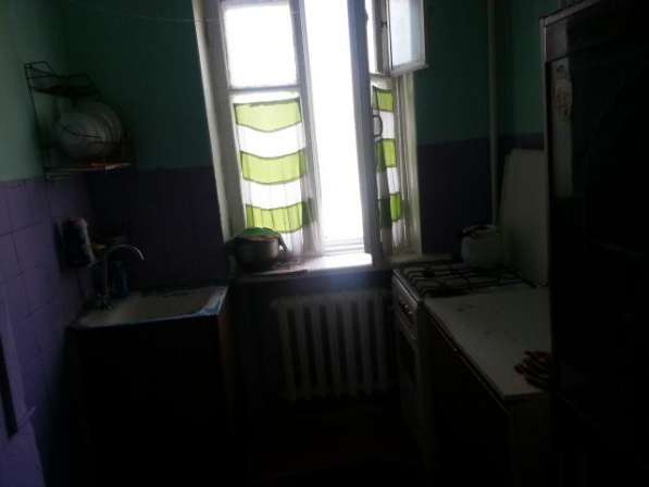Продам двухкомнатную квартиру в Подольске. Жилая площадь 42 кв.м. Этаж 2. Дом кирпичный. 
