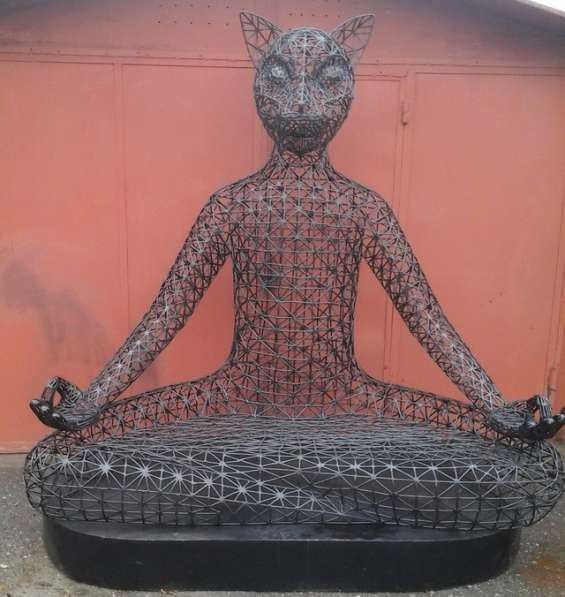 Скульптура-лавочка из металла"Кот -медитатор"