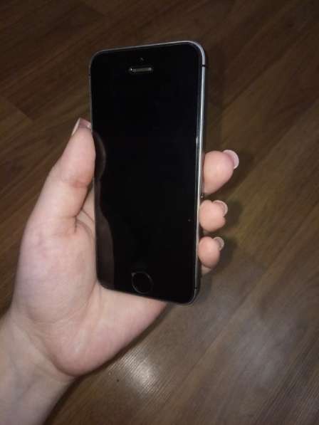 Продам iPhone se