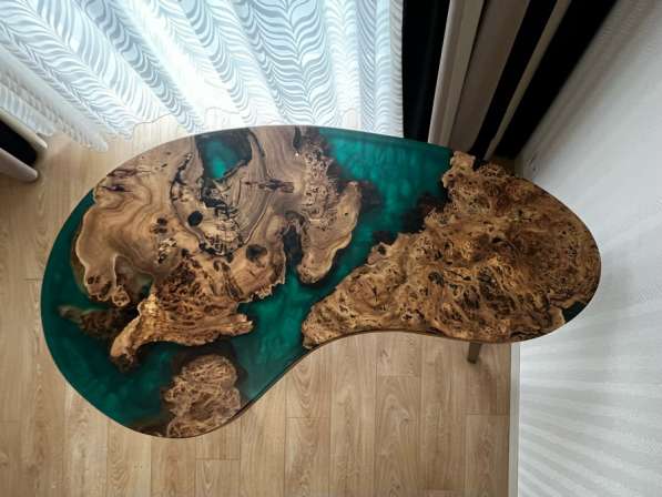 Стол из карагача и эпоксидной смолы в Москве фото 4