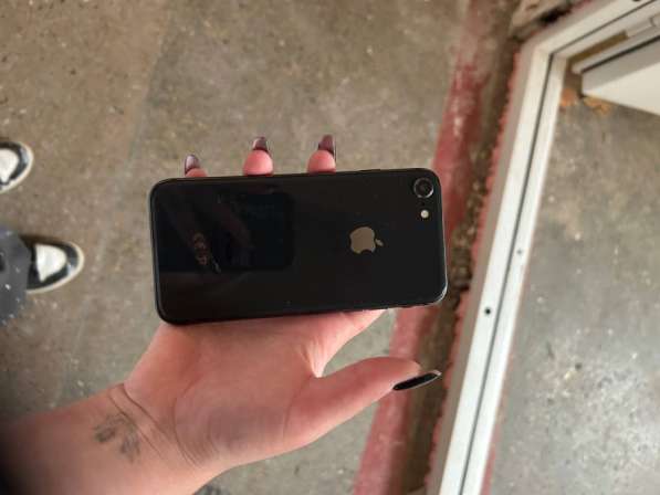 Продам iPhone 8