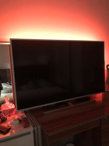 Телевизор Phillips с подсветкой Ambilight в Красноярске фото 7