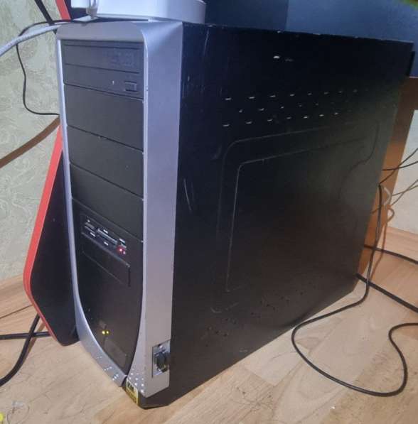 Продам старенький компьютер с монитором в Саратове