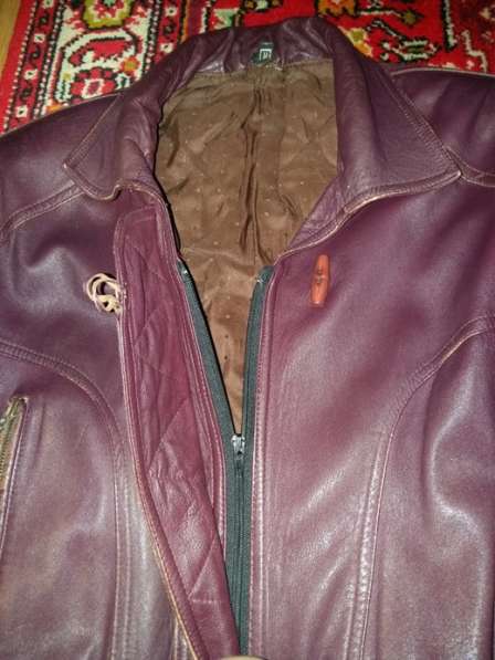 Женская кожанная куртка размер 44-46 цвет вишня в Сыктывкаре фото 3