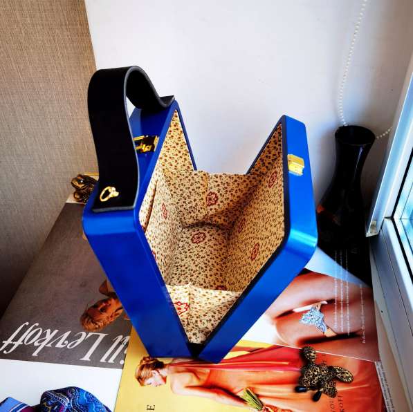Авторская сумочка из дерева с художественной росписью в фото 4