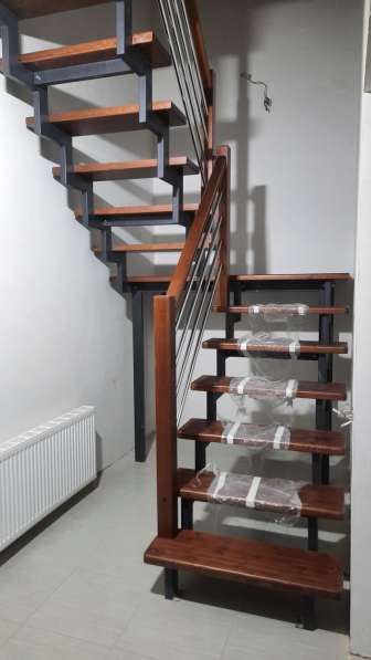Лестницы металлокаркасные в 