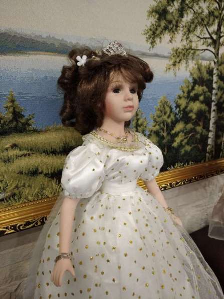 Фарфоровая коллекционная кукла Моника