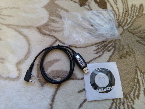 USB-кабель и CD-диск для прошивки раций baofeng