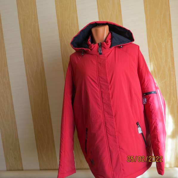 Продаются женские демисезонные пальто и куртки в Екатеринбурге