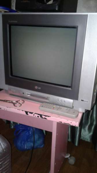 Телевизор LG б/у 2002 года