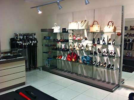 Магазин обуви известных европейских брендов в ТЦ в Москве фото 3