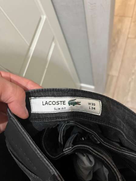 Джинсы Lacoste в Тюмени