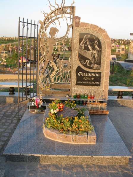 Памятник из гранита. Симферополь. Крым в Симферополе фото 14