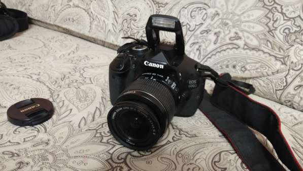 Зеркальный фотоаппарат Canon EOS 600D в Хабаровске