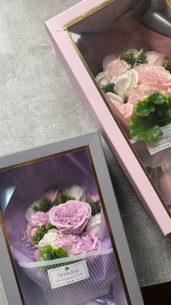 Фиолетовый и розовый букет в коробке
