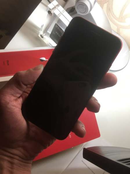Айфон 8 product red в Долгопрудном