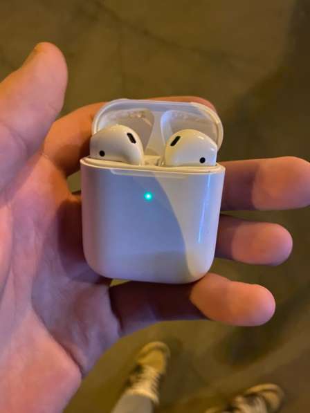 Airpods 2 with wireless charging в Москве