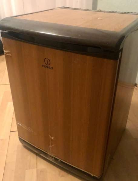 Продам холодильник indesit