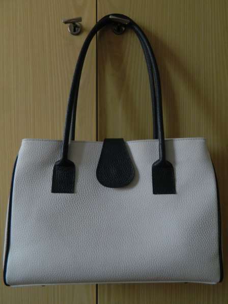 Новая кожаная сумка FIRENZE (ITALY) белая с синей отделкой в фото 7