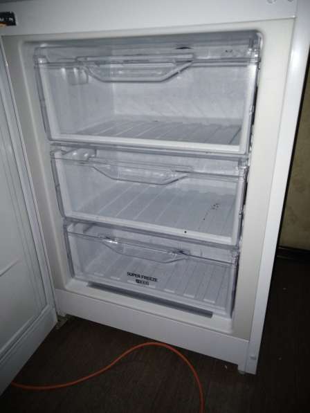 Холодильник индезит. Почти новый в Красноярске фото 4