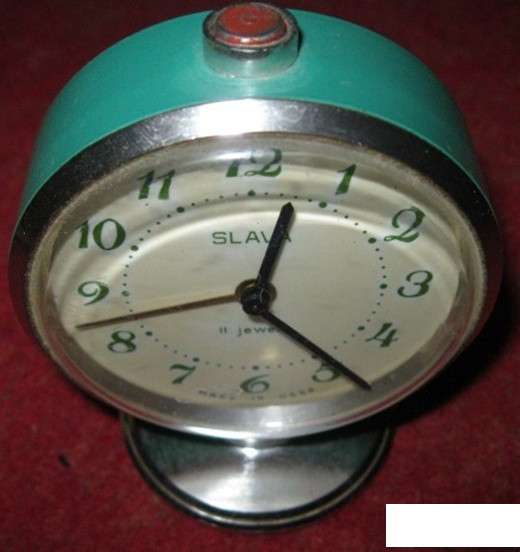 Часы будильник Слава СССР в рабочем состоянии
