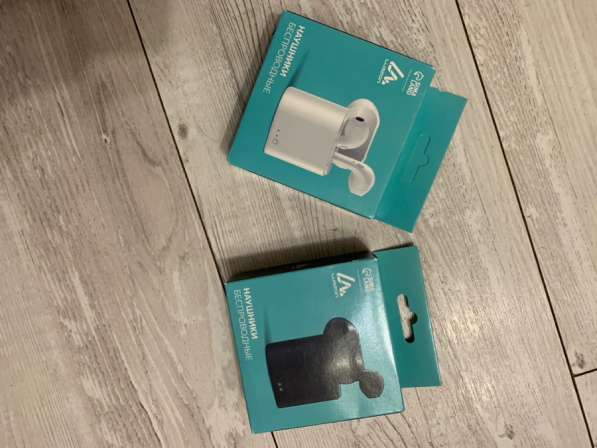 Наушники продам 2 за 800