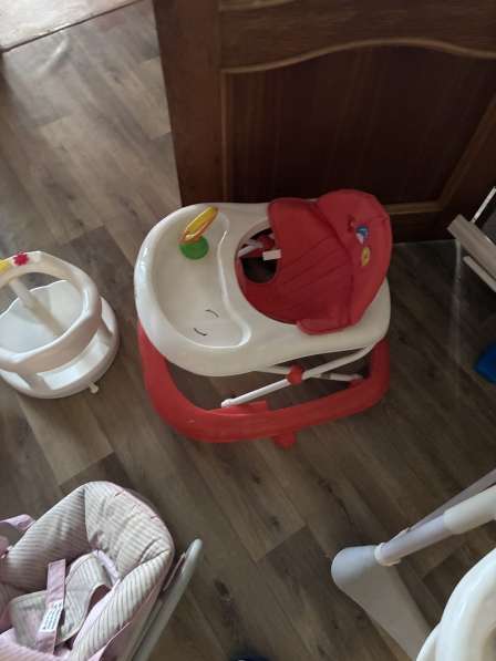 Продам 2 детских столика, велосипед