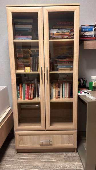 Книжный шкаф