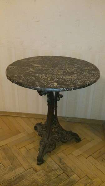 Старинный чугунный столик в Москве фото 5