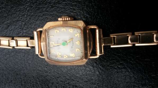 Женские золотые часы из качественного золота в фото 3