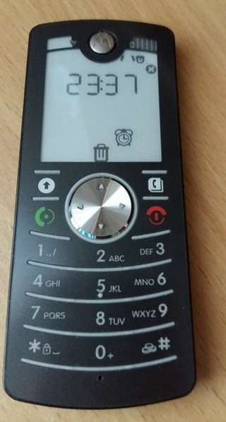 Ретро сотовый кнопочный телефон Motorola F3