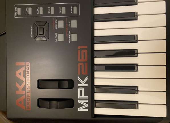 MIDI-клавиатура AKAI MPK 261 в Санкт-Петербурге фото 5