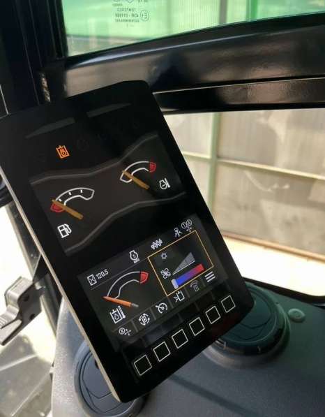 Мини-экскаватор Cat302 в Москве фото 4