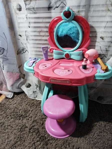 Косметический столик для девочки