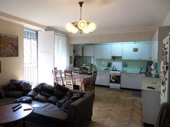 продается 6-комнатная квартира В центре Еревана в фото 15