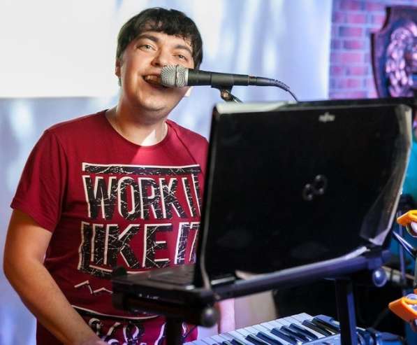 Ведущий, тамада, ди джей, дуэт ведущих в Москве фото 7