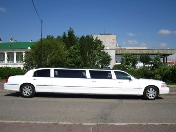 Прокат лимузина Lincoln Town Car Executive (белый) в Томске фото 4