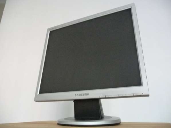 Монитор SAMSUNG 713N