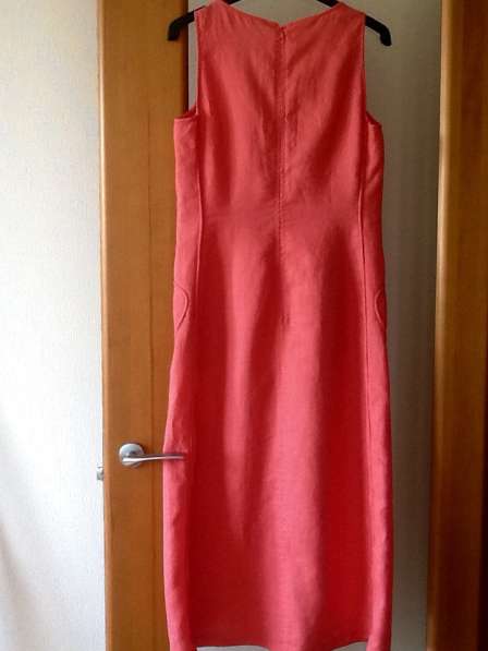 Шикарное новое итальянское платье,100% лён, цвет лосося в Красноярске