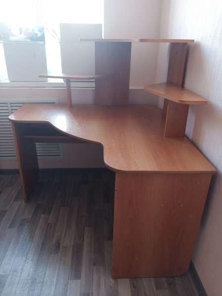 Продам угловой стол для компьютера в Ставрополе